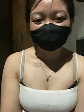 Snapshot of Bling-pusy chatting on 04/25/26, 12:30 Bling-pusy online show from 04/25/26, 12:30