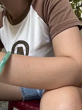 Snapshot of July-lovee chatting on 04/24/26, 04:37 July-lovee online show from 04/24/26, 04:37