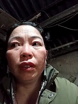 Snapshot of Yellow-pink chatting on 03/11/26, 12:16 Yellow-pink online show from 03/11/26, 12:16