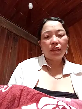 Snapshot of Yellow-pink chatting on 03/12/26, 02:12 Yellow-pink online show from 03/12/26, 02:12