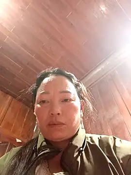 Snapshot of Yellow-pink chatting on 03/18/26, 04:32 Yellow-pink online show from 03/18/26, 04:32