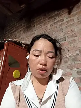 Snapshot of Yellow-pink chatting on 03/21/26, 01:10 Yellow-pink online show from 03/21/26, 01:10