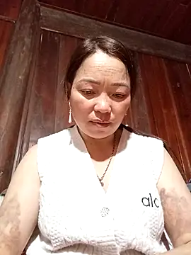 Snapshot of Yellow-pink chatting on 04/03/26, 01:42 Yellow-pink online show from 04/03/26, 01:42