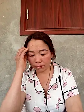 Snapshot of Yellow-pink chatting on 04/11/26, 07:45 Yellow-pink online show from 04/11/26, 07:45