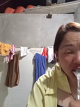 Snapshot of Yellow-pink chatting on 04/17/26, 11:35 Yellow-pink online show from 04/17/26, 11:35