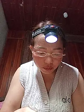 Snapshot of Yellow-pink chatting on 04/19/26, 01:32 Yellow-pink online show from 04/19/26, 01:32