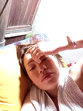 Snapshot of Yellow-pink chatting on 04/19/26, 09:39 Yellow-pink online show from 04/19/26, 09:39