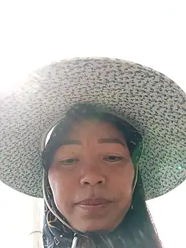 Snapshot of Yellow-pink chatting on 04/21/26, 02:51 Yellow-pink online show from 04/21/26, 02:51