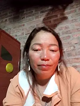 Yellow-pink online show from 04/25/26, 11:24