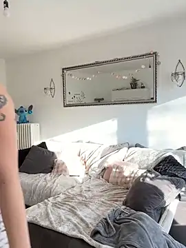 Snapshot of Fiebie_licious_ chatting on 04/14/26, 04:35 Fiebie licious online show from 04/14/26, 04:35