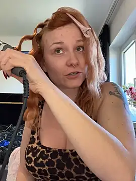 Snapshot of Fiebie_licious_ chatting on 04/21/26, 09:15 Fiebie licious online show from 04/21/26, 09:15