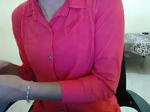 Snapshot of shreya_sharma01 chatting on 04/06/26, 05:08 shreya sharma01 online show from 04/06/26, 05:08