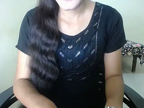 Snapshot of shreya_sharma01 chatting on 04/11/26, 05:23 shreya sharma01 online show from 04/11/26, 05:23