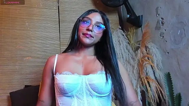 Snapshot of Victoria_Gonzalez chatting on 03/11/26, 11:27 Victoria Gonzalez online show from 03/11/26, 11:27