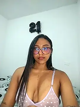 Snapshot of Victoria_Gonzalez chatting on 04/12/26, 10:48 Victoria Gonzalez online show from 04/12/26, 10:48