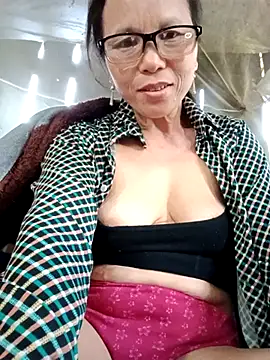 Snapshot of Tina6886 chatting on 04/29/26, 02:37 Tina6886 online show from 04/29/26, 02:37