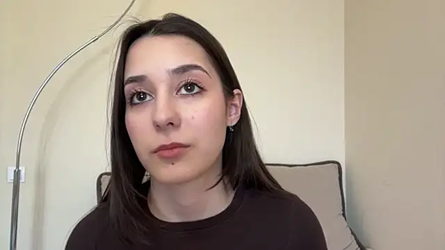 Snapshot of AdeleVelvet chatting on 03/27/26, 02:28 AdeleVelvet online show from 03/27/26, 02:28