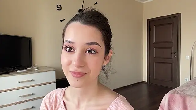 Snapshot of AdeleVelvet chatting on 04/18/26, 11:03 AdeleVelvet online show from 04/18/26, 11:03