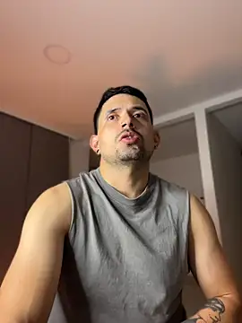 Snapshot of TroyeSavage chatting on 04/07/26, 10:48 TroyeSavage online show from 04/07/26, 10:48