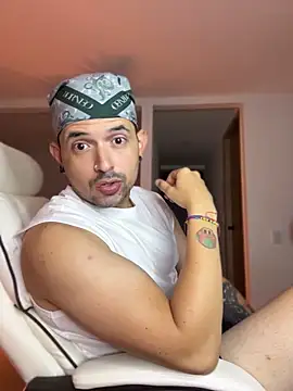 Snapshot of TroyeSavage chatting on 04/15/26, 10:33 TroyeSavage online show from 04/15/26, 10:33