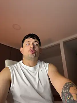 Snapshot of TroyeSavage chatting on 04/21/26, 10:43 TroyeSavage online show from 04/21/26, 10:43