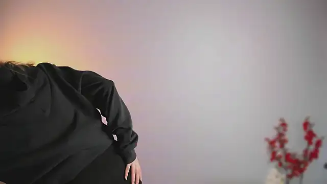 Snapshot of August_female chatting on 03/25/26, 02:01 August female online show from 03/25/26, 02:01