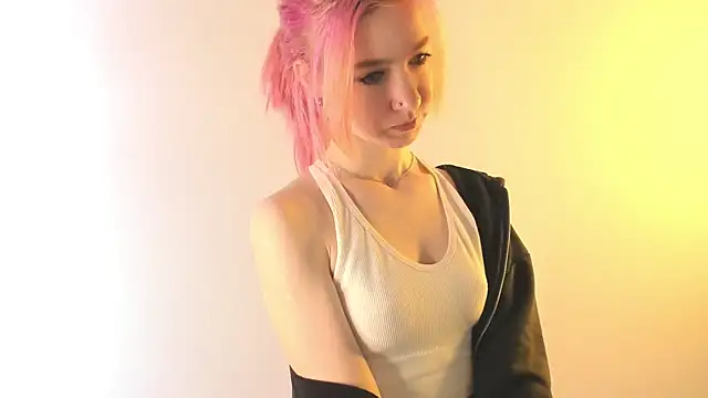 August female online show from 04/25/26, 12:30