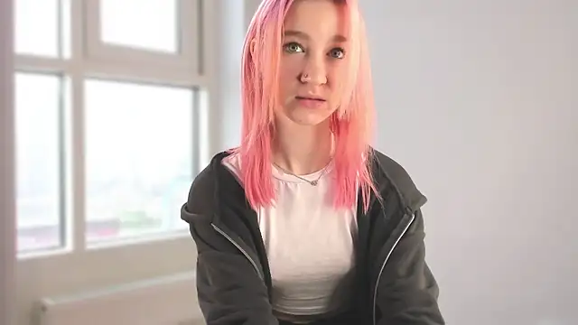 Snapshot of August_female chatting on 04/26/26, 08:45 August female online show from 04/26/26, 08:45