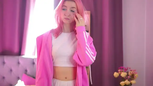 Snapshot of August_female chatting on 04/27/26, 10:02 August female online show from 04/27/26, 10:02