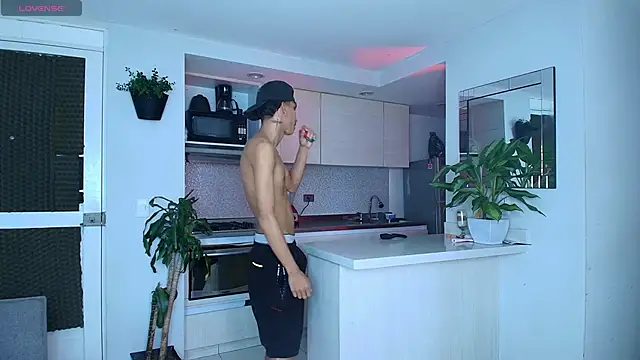 Snapshot of Wild_lovers_ chatting on 04/24/26, 07:27 Wild lovers online show from 04/24/26, 07:27