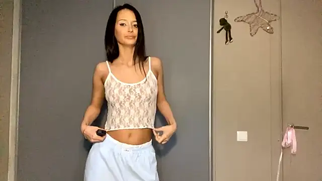 Snapshot of JonnaSzerszen chatting on 04/13/26, 05:18 JonnaSzerszen online show from 04/13/26, 05:18