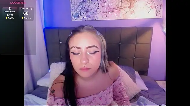 Snapshot of melodygirl2__ chatting on 03/17/26, 04:43 melodygirl2 online show from 03/17/26, 04:43