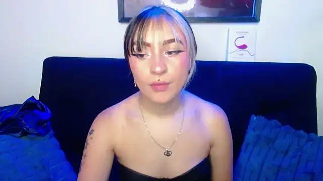 Snapshot of melodygirl2__ chatting on 04/11/26, 07:40 melodygirl2 online show from 04/11/26, 07:40