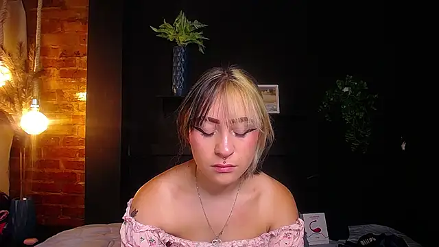 Snapshot of melodygirl2__ chatting on 04/17/26, 08:34 melodygirl2 online show from 04/17/26, 08:34