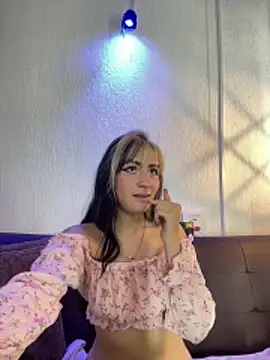 Snapshot of melodygirl2__ chatting on 04/21/26, 07:28 melodygirl2 online show from 04/21/26, 07:28