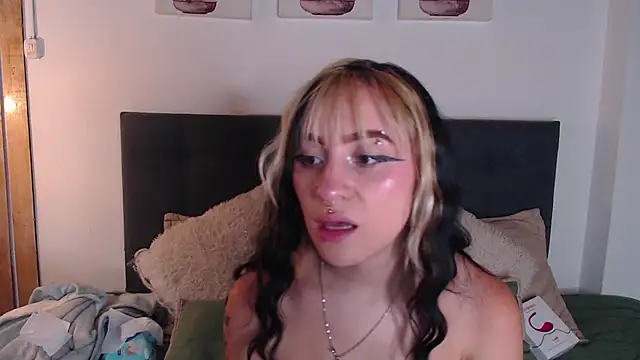 Snapshot of melodygirl2__ chatting on 04/24/26, 08:11 melodygirl2 online show from 04/24/26, 08:11