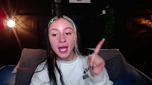 Snapshot of melodygirl2__ chatting on 04/27/26, 03:54 melodygirl2 online show from 04/27/26, 03:54