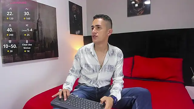 Snapshot of _Alan_Walker_1 chatting on 04/13/26, 02:33 Alan Walker 1 online show from 04/13/26, 02:33