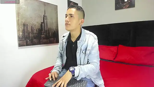 Snapshot of _Alan_Walker_1 chatting on 04/15/26, 01:29 Alan Walker 1 online show from 04/15/26, 01:29