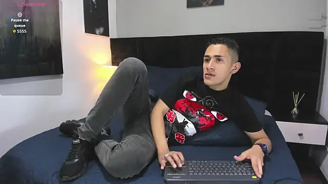 Snapshot of _Alan_Walker_1 chatting on 04/23/26, 02:19 Alan Walker 1 online show from 04/23/26, 02:19