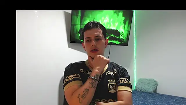 Snapshot of JUAN_CAMILOXXX chatting on 03/14/26, 03:56 JUAN CAMILOXXX online show from 03/14/26, 03:56