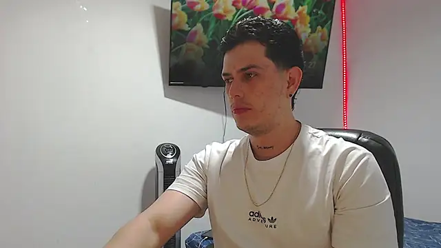 Snapshot of JUAN_CAMILOXXX chatting on 03/16/26, 02:28 JUAN CAMILOXXX online show from 03/16/26, 02:28