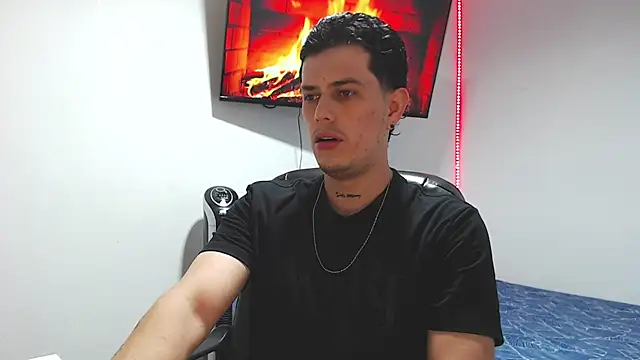 Snapshot of JUAN_CAMILOXXX chatting on 03/17/26, 04:17 JUAN CAMILOXXX online show from 03/17/26, 04:17