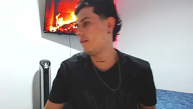 Snapshot of JUAN_CAMILOXXX chatting on 03/19/26, 04:16 JUAN CAMILOXXX online show from 03/19/26, 04:16