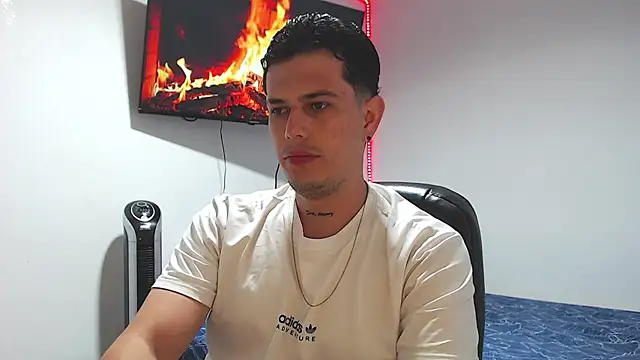 Snapshot of JUAN_CAMILOXXX chatting on 03/25/26, 03:12 JUAN CAMILOXXX online show from 03/25/26, 03:12