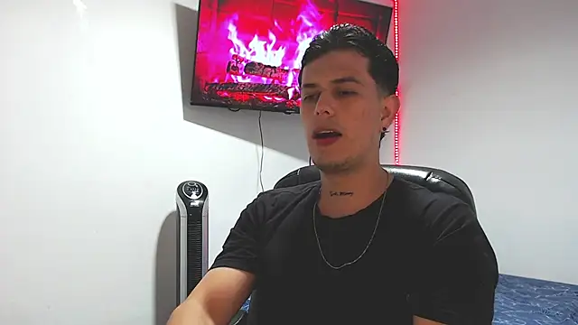 Snapshot of JUAN_CAMILOXXX chatting on 03/26/26, 04:18 JUAN CAMILOXXX online show from 03/26/26, 04:18