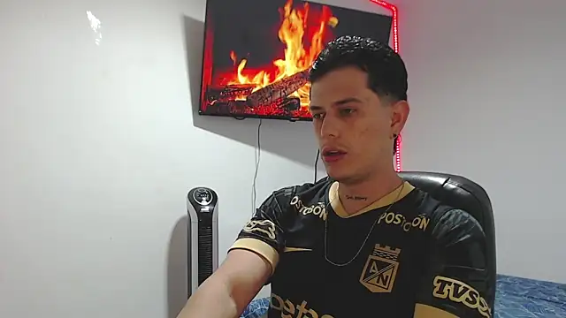 Snapshot of JUAN_CAMILOXXX chatting on 03/31/26, 04:02 JUAN CAMILOXXX online show from 03/31/26, 04:02