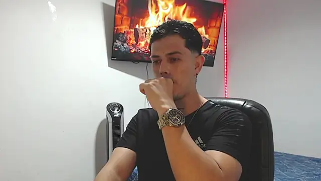 Snapshot of JUAN_CAMILOXXX chatting on 04/02/26, 04:32 JUAN CAMILOXXX online show from 04/02/26, 04:32