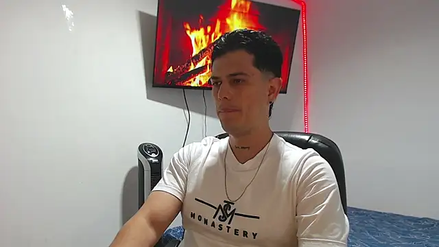 Snapshot of JUAN_CAMILOXXX chatting on 04/05/26, 03:47 JUAN CAMILOXXX online show from 04/05/26, 03:47