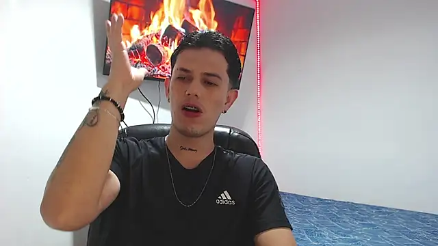 Snapshot of JUAN_CAMILOXXX chatting on 04/07/26, 03:51 JUAN CAMILOXXX online show from 04/07/26, 03:51